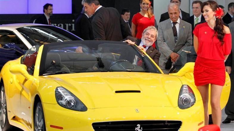 Brazilski predsednik Luiz Inacio Lula da Silva se je vsedel v ferrari california