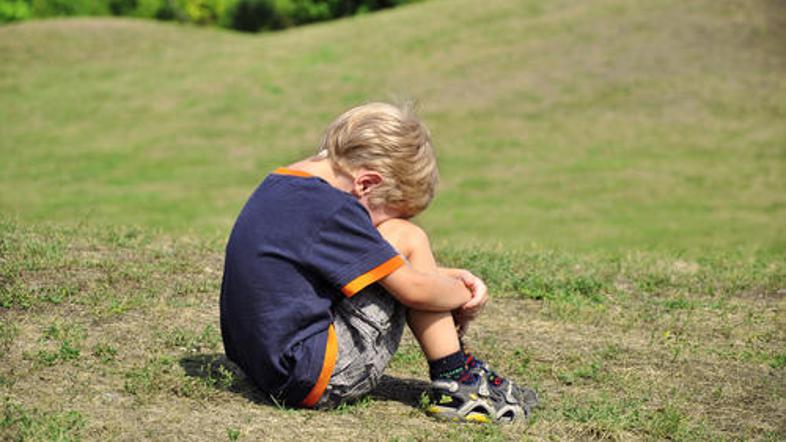 Otroke, ki so žrtve kaznivih dejanj, lahko zasliševanje še dodatno prestraši.