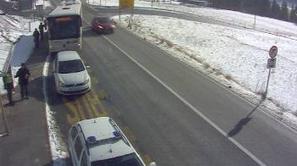 policija ovira avtobus