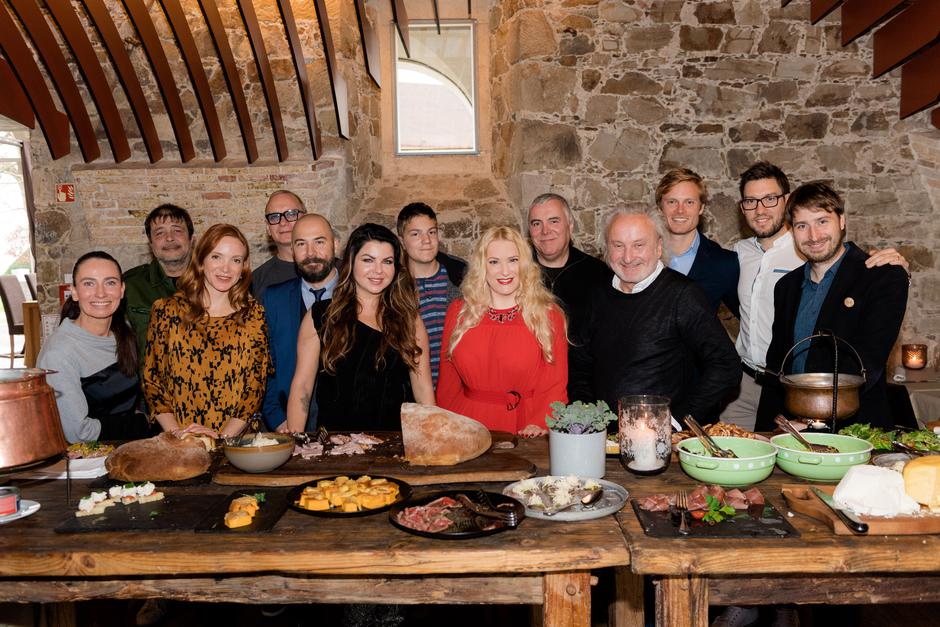 Grajska pojedina | Avtor: Nejc Pernek