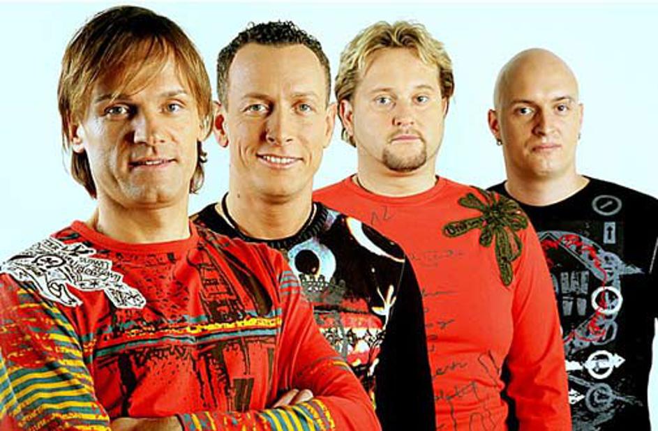 Člani skupine so se med snemanjem pošalili, da z njimi ni veliko dela, ker dobro