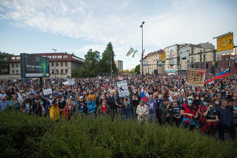 Vstaja | Avtor: Anže Petkovšek