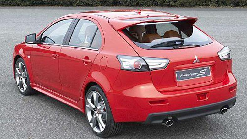 Kombilimuzinski lancer naj bi bil Evropejcem bolj po godu kot klasična limuzina.