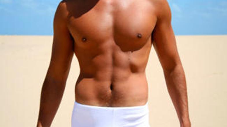 Zhang se je vdal in si zmanjšal prsi.