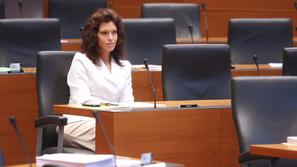 Slovenija 24.10.2013 Eva Irgl, nadaljevanje redne seje DZ, na kateri so med drug