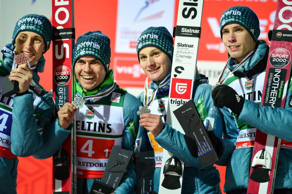 peter prevc jernej damjan domen prevc anže semenič orli sp v poletih oberstdorf | Avtor: Epa