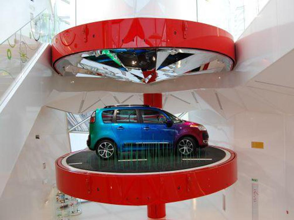 Citröen razstavni salon C42 je že postal ena od pariških znamenitosti.