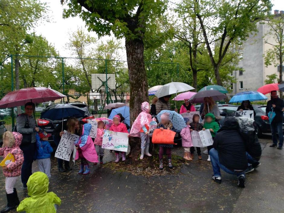 Protest zaradi vzgojiteljice | Avtor: bralka