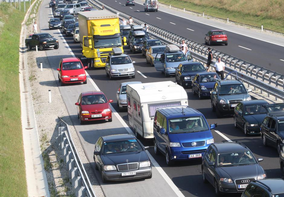 Kolone na avtocesti Ptuj | Avtor: Žurnal24 main