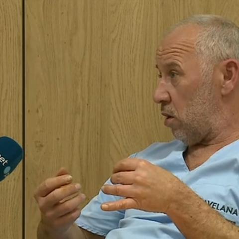 Ortoped Gregor kavčič med intervjujem na Planetu