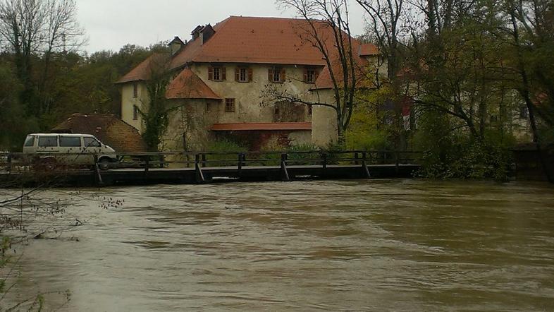 Visoka Krka pod mostom na Otočcu