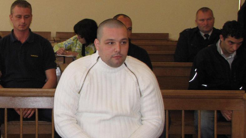 Na zatožni klopi tretjič zapored: Leon Podlogar (v ospredju), Janez Schuller (dr