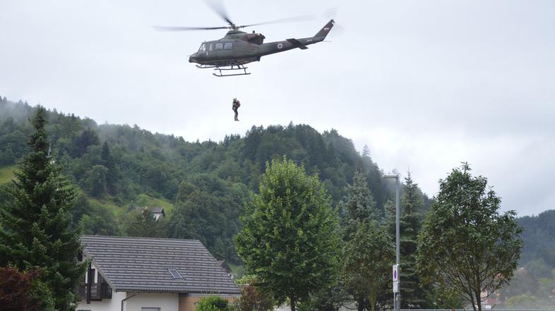 evakuacija s helikopterjem Škofja Loka poplave