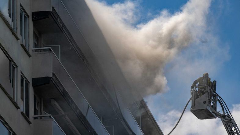požar v stanovanjskem bloku v Antwerpnu Belgija