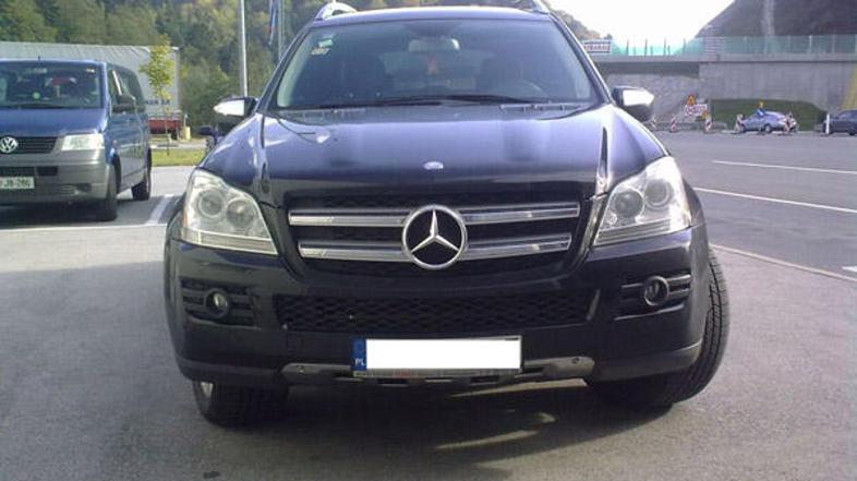 Prestižni mercedes GL 320 so policisti zasegli na mejnem prehodu Gruškovje 30-le