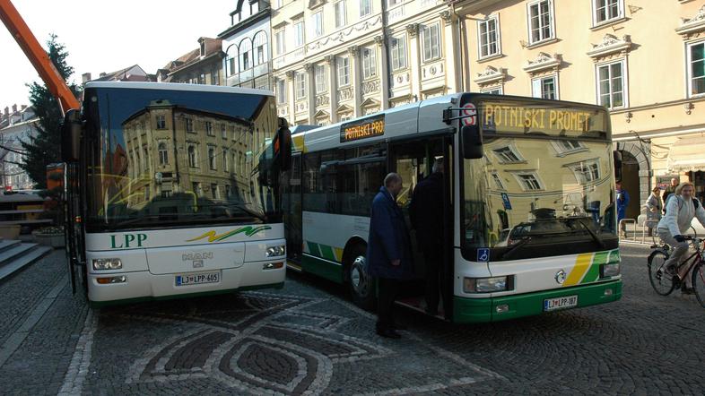 Ljubljanski potniški promet je med drugim razdelil 20.000 brezplačnih tedenskih 