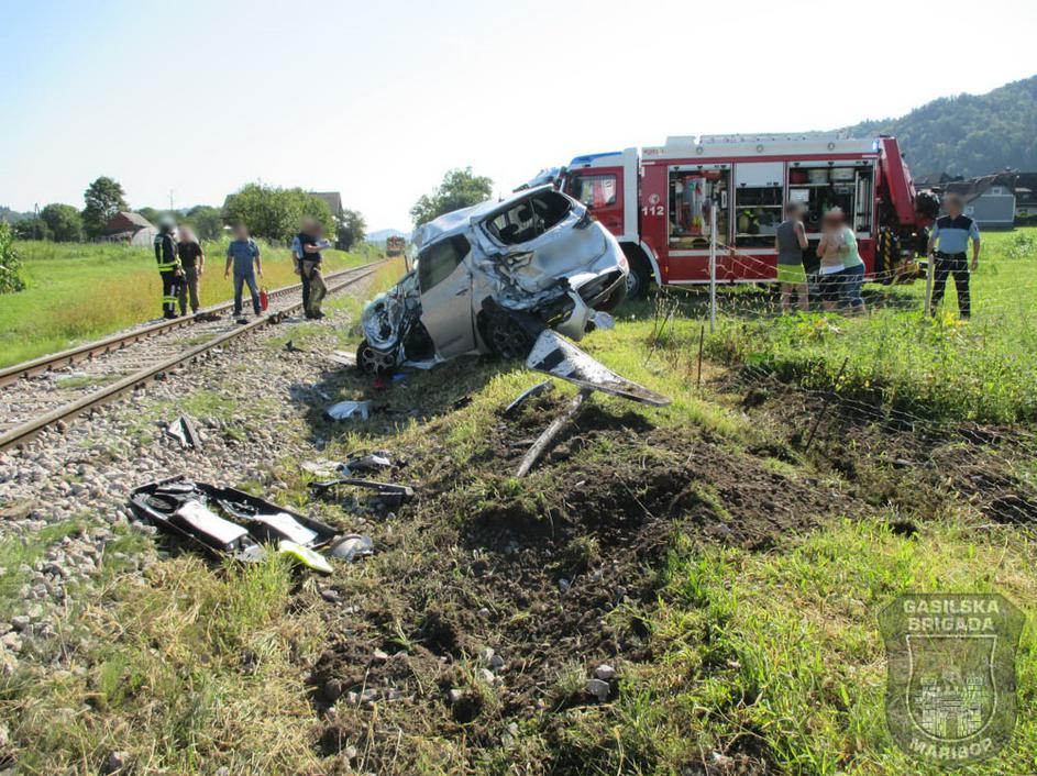 Vlak trčil v avto