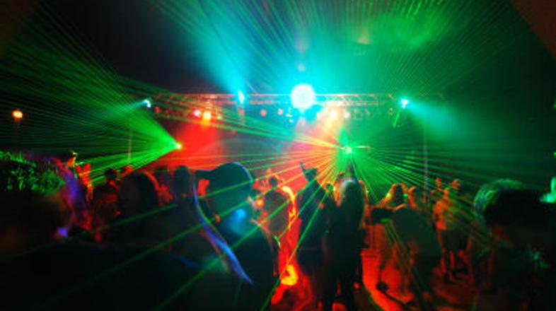 Laser je bil za nekatere udeležence rave zabave usoden.