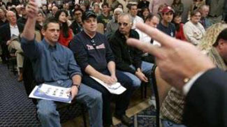 Prisilno prevzete nepremičnine upniki večinoma prodajo na dražbah.