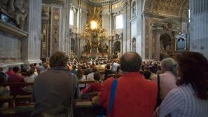 maša cerkev duhovnik