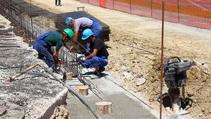 razno 13.06.13. delavci, gradbinci, gradbenistvo, fizicno delo, foto: igor kovac