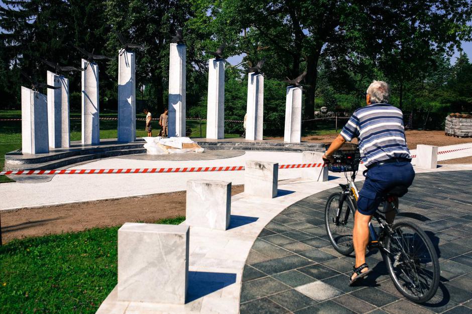 spomenik | Avtor: Saša Despot