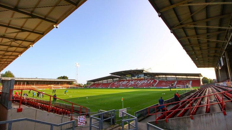 Racecourse Ground