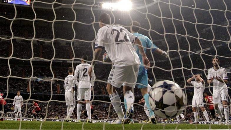 Welbeck Varane Ramos Di Maria Arbeloa Diego Lopez Real Madrid Manchester United 