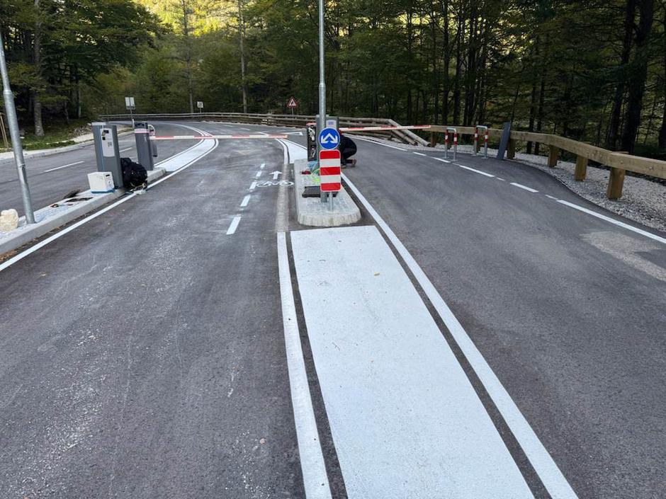 zapornice na cesti na prelaz Vršič | Avtor: Direkcija za infrastrukturo