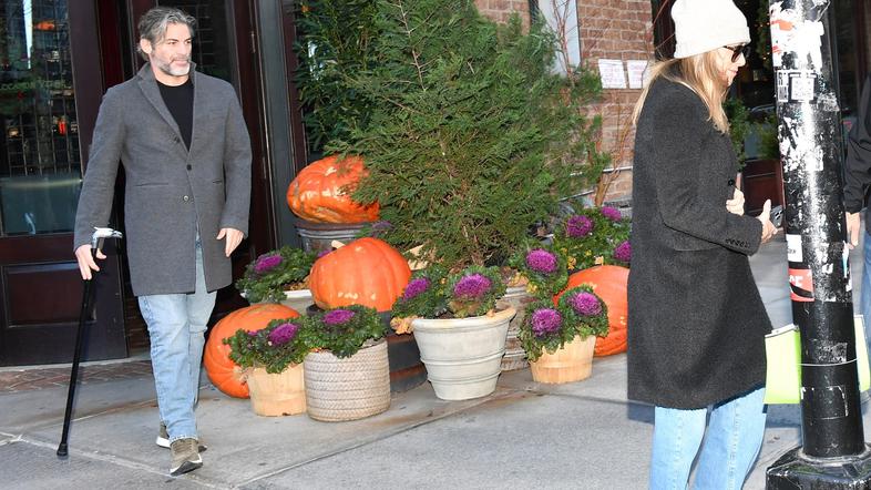 jennifer aniston, jim curtis