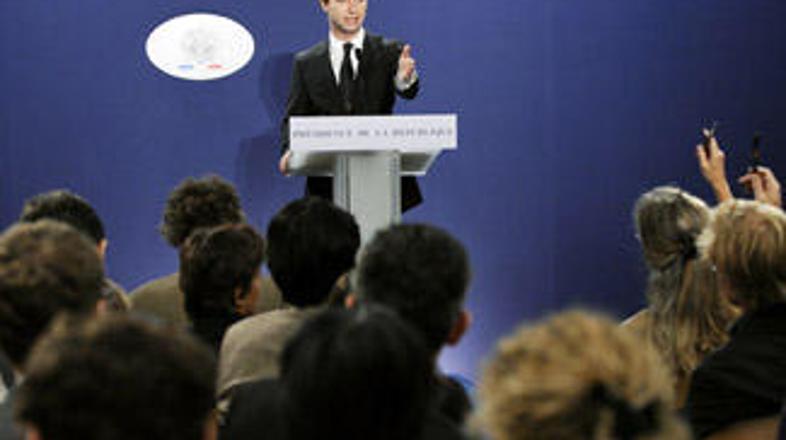 David Martinon, Sarkozyjev tiskovni predstavnik, je sporočil, da Cecilia ne bo s