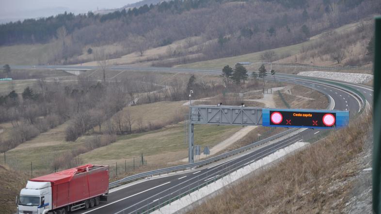 Nekaj ur kasneje slovaški tovornjak na avtocesti