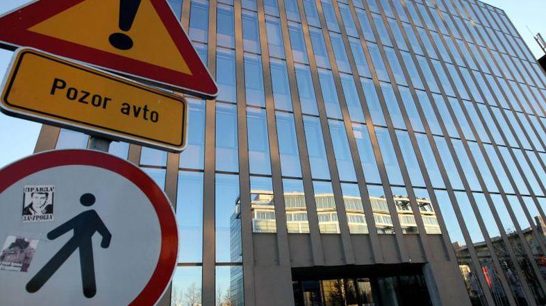 Stavba NPU na Dimičevi bo še nekaj časa primerna politična kost. (Foto: Saša Des