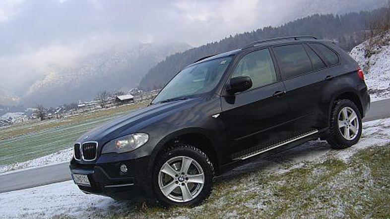 Mišičast videz, vrhunska mehanika, odlična lega na cesti in prepričljive terensk