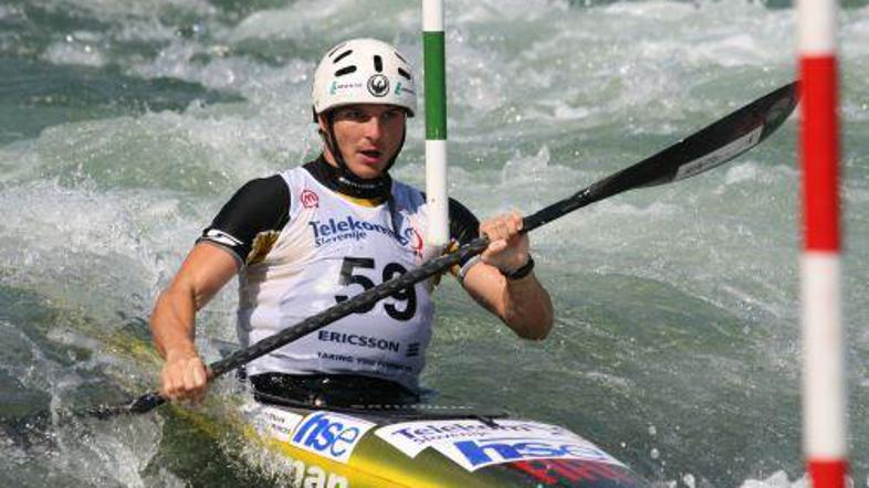 Peter Kauzer je bil v francoskem Pau najspretnejši med slalomisti.