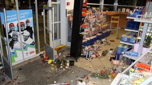 slovenija 27.02.14. napad na navijace Seville, bencinski servis Tepanje, foto: P