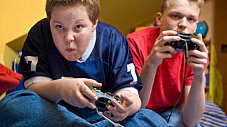 Zasvojenost z internetom in računalniškimi igrami lahko vodi do odtujitve od zun