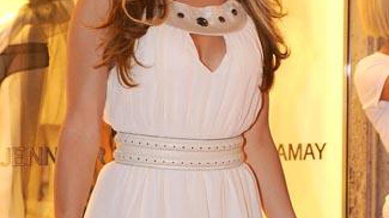 Jennifer se vrača kot Lola.