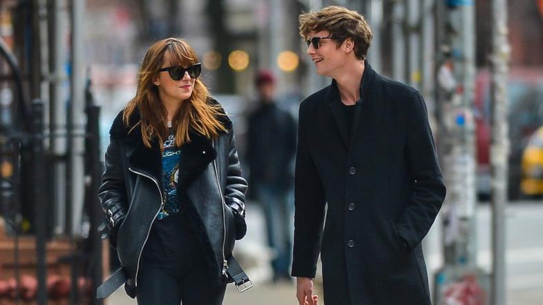 dakota johnson, matthew hitt