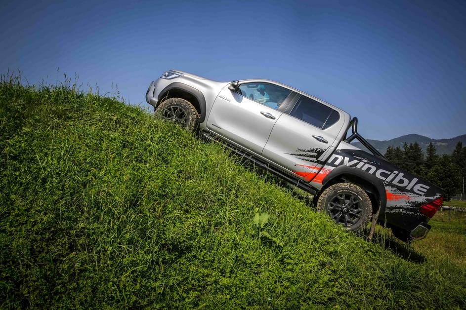 Toyota hilux invincible