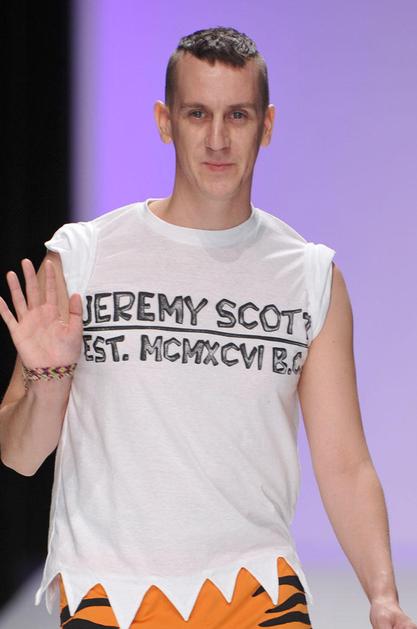 Jeremy Scott se je hitro povzpel na modni vrh, a si nato večkrat vzel daljši pre