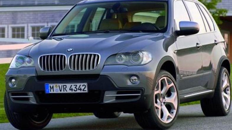 Na zunaj se avtomobil od običajnih primerkov ne razlikuje kaj dosti. Šele podrob