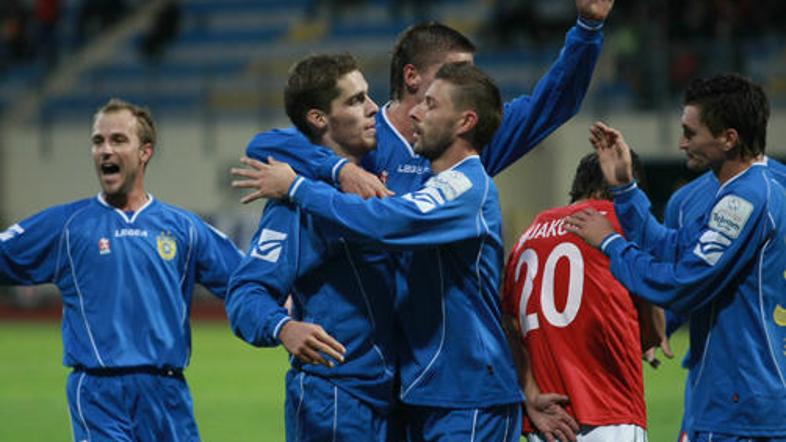 Domžalčani so se z zmago proti Velenju spet zavihteli na prvo mesto.