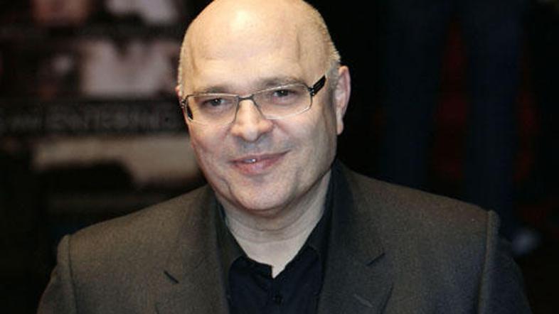 Minghella je glasno podprl film I Know I'm Not Alone, ki prikazuje mirovna priza