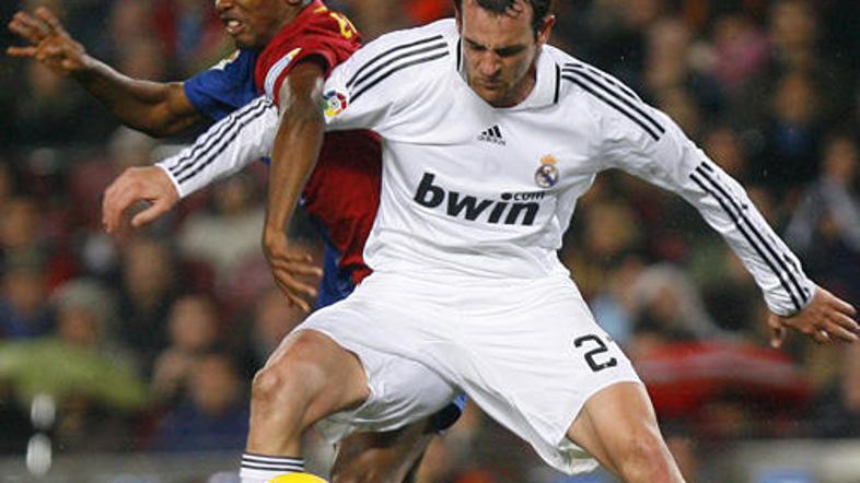 Eto'o v napadu Barcelone in Metzelder v obrambi Reala bosta med ključnimi možmi 