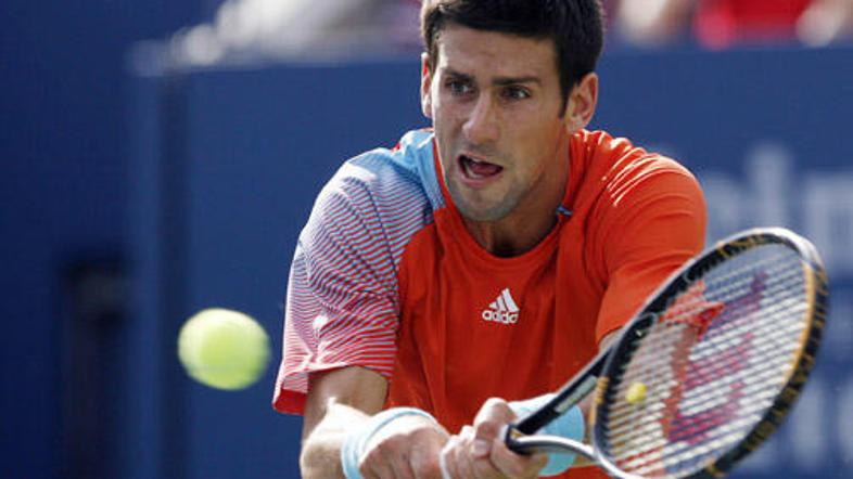 Po težavi z gležnjem je moral Novak Djoković stisniti zobe za uvrstitev v 2. kol