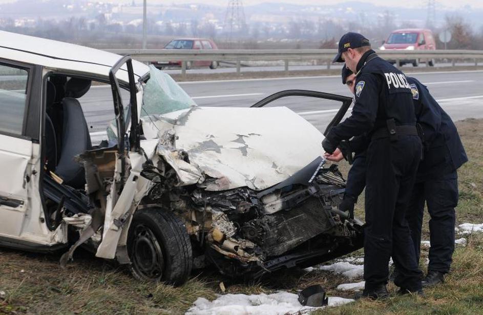 Lani je v nesrečah zaradi vožnje v nasprotno smer umrlo osem ljudi.