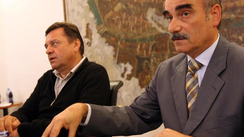 Vasja Butina (v ozadju Zoran Janković) ugotavlja, da delovanje centralne evidenc