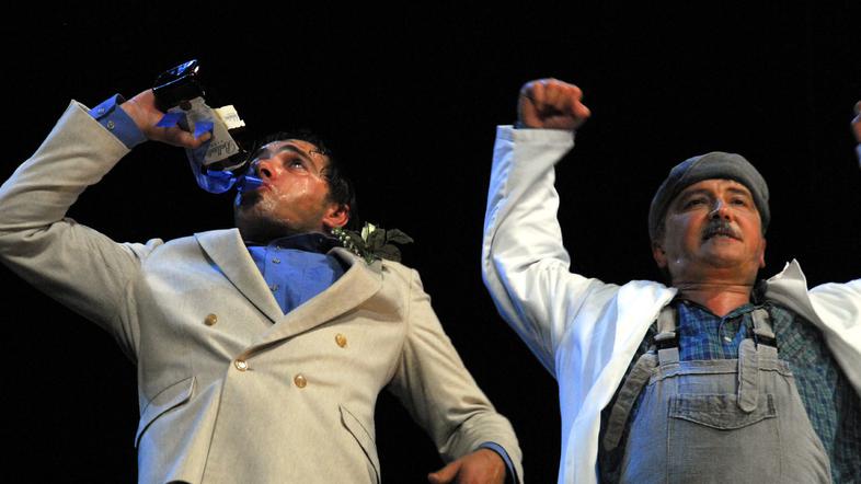 Predstava, ki jo je režiral Vito Taufer, traja 1 uro in 40 minut ter nima odmora