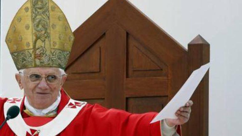 Benedikta so verniki v Franciji sprejeli z navdušenjem. Lurd sicer vsako leto ob